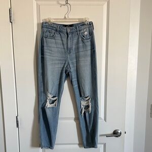 Hollister Ultra High-Rise Mom Jean